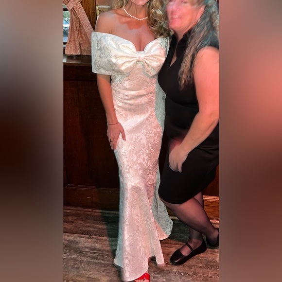 Baby boo white dress - Picture 2 of 4